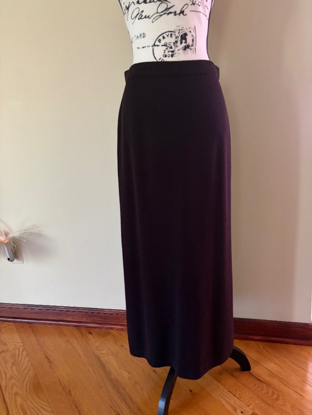 ST. JOHN ESSENTIALS 37" LONG DARK BROWN SKIRT SIZE 10